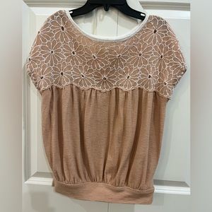 Free People- flower short sleeve top, size S, peachy pink color
